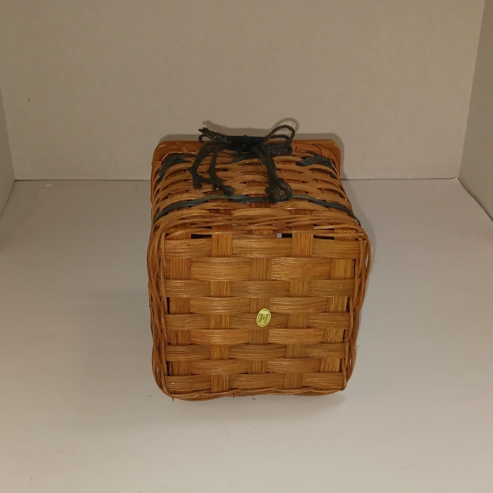 Wicker, Rattan Tissue Box Holder - Picture 6 of 7